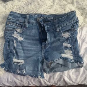 American eagle ripped shorts, size 2, still in good condition,
